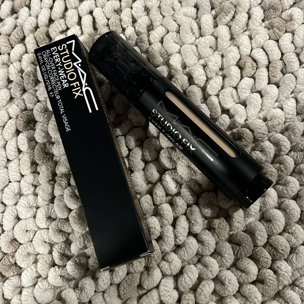 MAC Studio Fix Every-Wear concealer